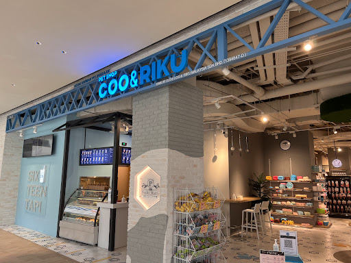 Coo & RIKU LaLaport Pet Shop