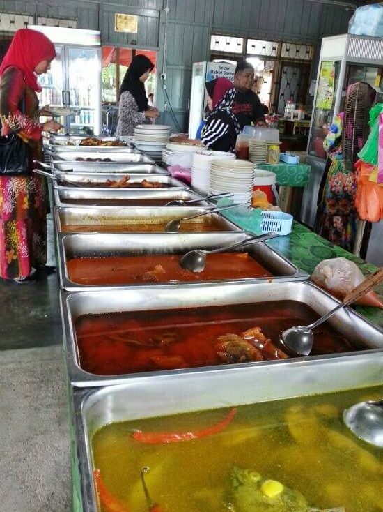 kedai makanan haiwan geliga